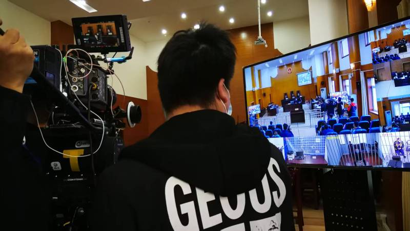 AI生成VS人工创意——许昌县广告片拍摄公司的技术浪漫主义实践
